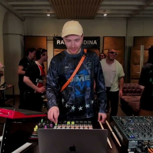 Grand V (Live) | Radio Rudina